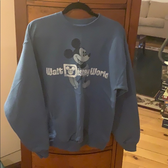 Disney Tops - Disney crewneck